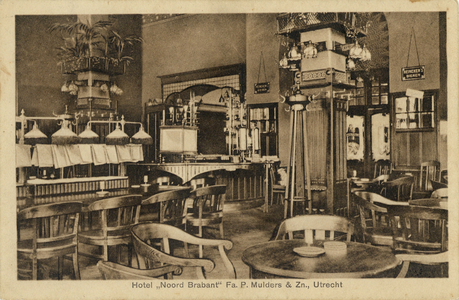 711142 Reclameprentbriefkaart van Hotel Noord-Brabant , Fa. P. Mulders & Zn., [Vredenburg 4] te Utrecht, met een foto ...